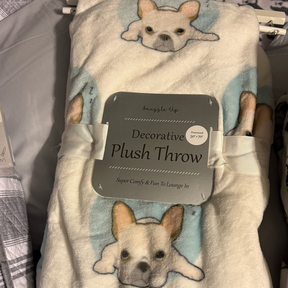 Snuggle Up Frenchie Throw. NWT’s